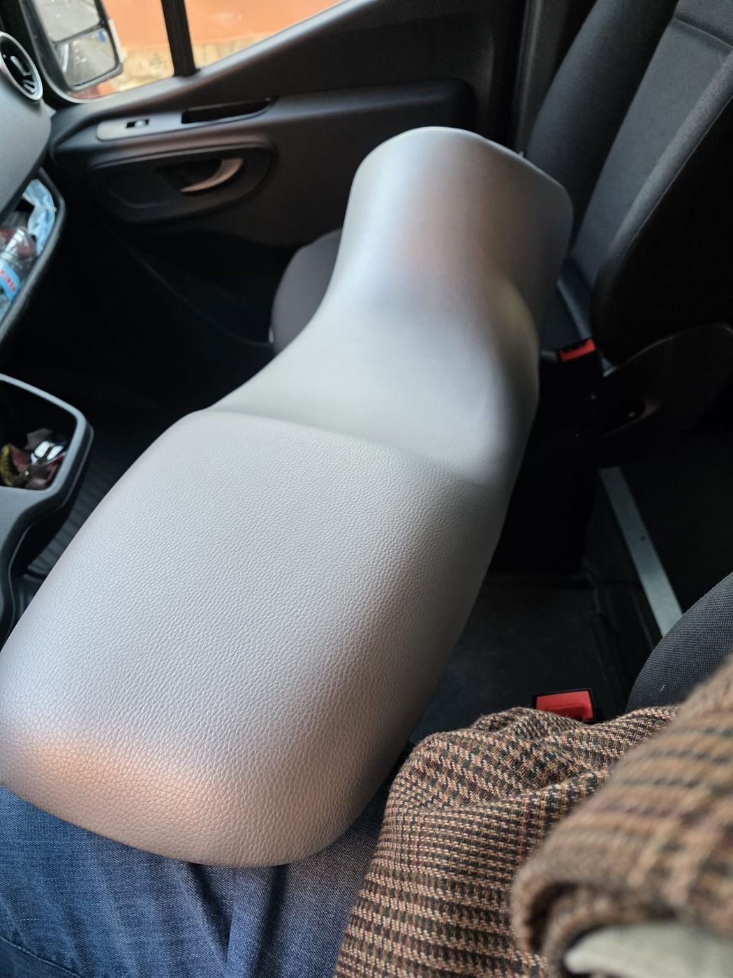 Asiento de moto con funda nueva de polipiel gris